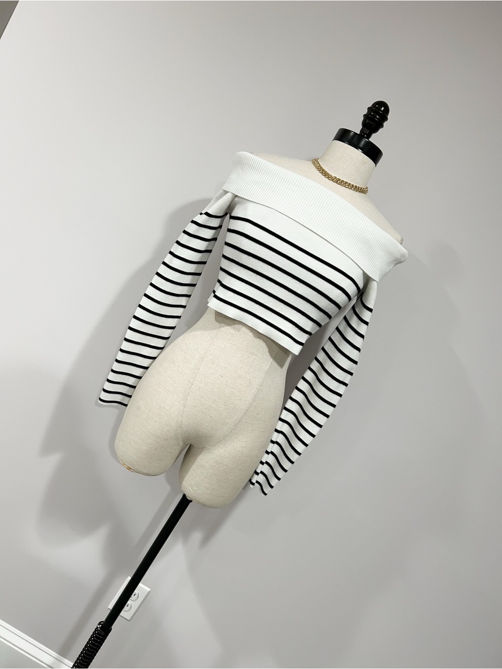 Forever 21 Black & White Off-Shoulder Striped Crop Top